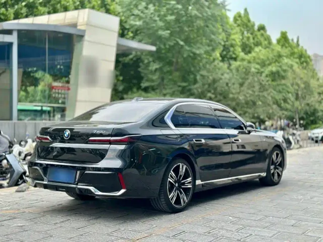 BMW 7 Series — Фото автомобиля 15