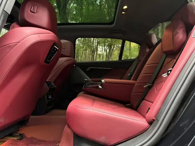 BMW 5 Series — Фото автомобиля 12