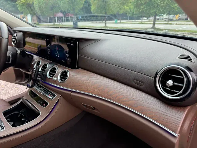 Mercedes-Benz E-Class — Фото автомобиля 12