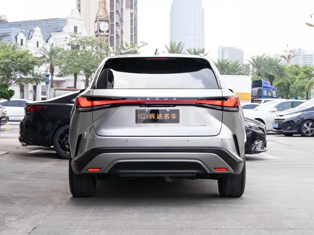 Lexus RX — Фото автомобиля 5