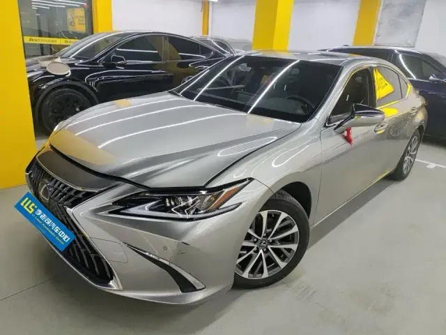 Фотография автомобиля — Lexus ES