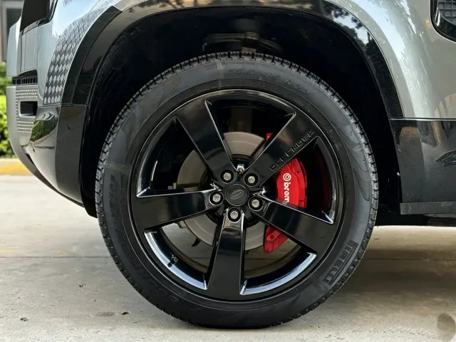 Land Rover Defender — Фото автомобиля 16