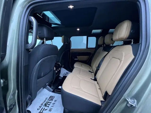 Land Rover Defender — Фото автомобиля 9