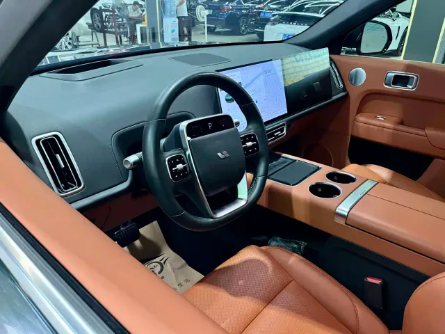 Li Auto L9 — Фото автомобиля 17