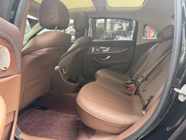 Mercedes-Benz E-Class — Фото автомобиля 17