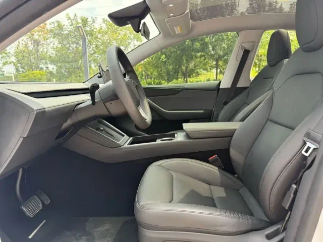 Tesla Model Y — Фото автомобиля 8