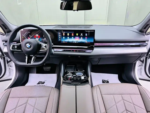 BMW 5 Series — Фото автомобиля 9
