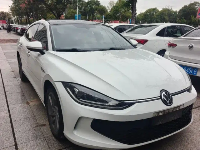 Фотография автомобиля — Volkswagen Lamando