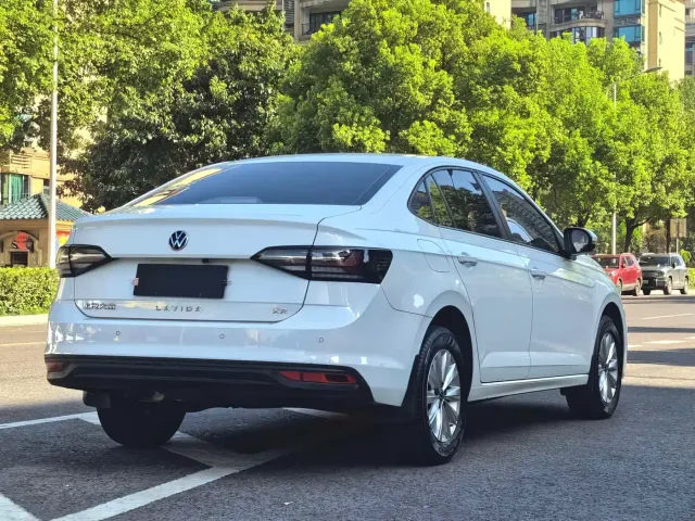 Volkswagen Lavida — Фото автомобиля 12