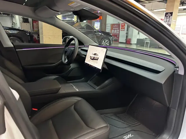 Tesla Model 3 — Фото автомобиля 13