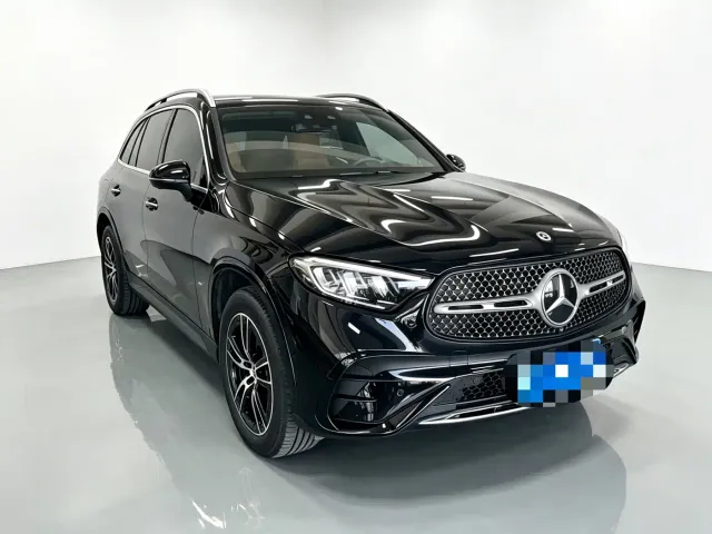 Фотография автомобиля — Mercedes-Benz GLC-Class