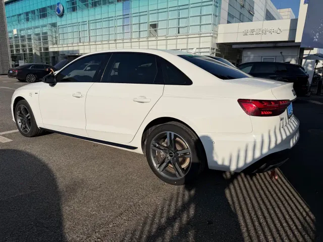 Audi A4L — Фото автомобиля 8