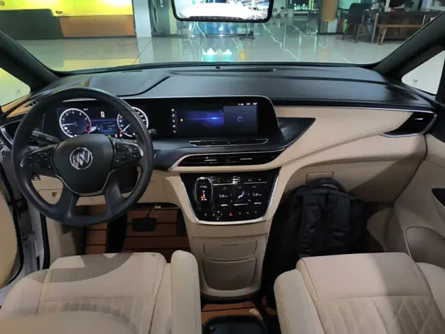 Buick GL8 — Фото автомобиля 5