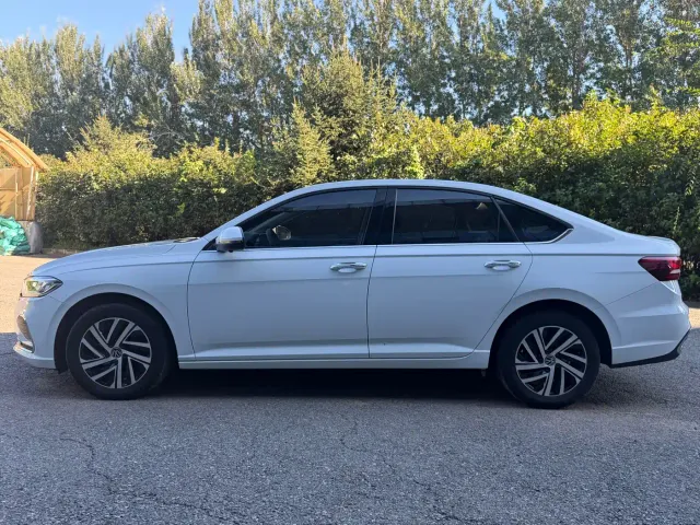 Volkswagen Lavida — Фото автомобиля 9