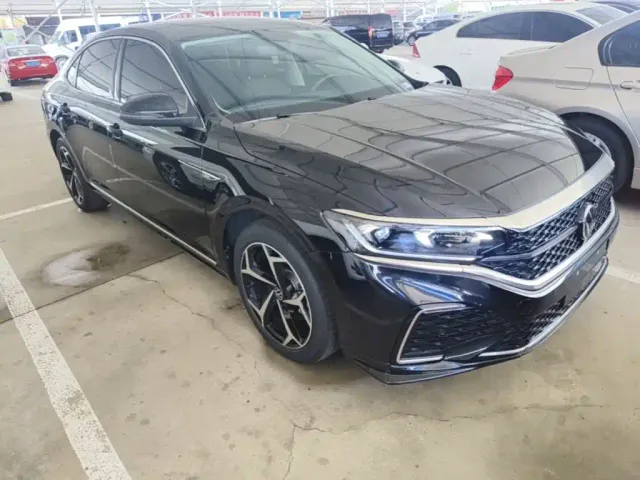 Volkswagen Passat — Фото автомобиля 3