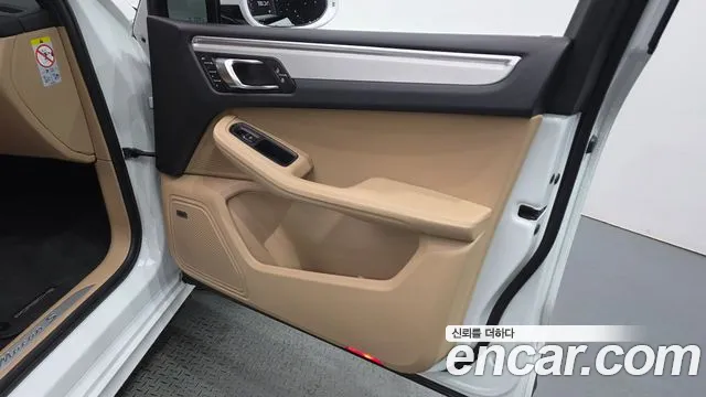 Porsche Macan — Фото автомобиля 24