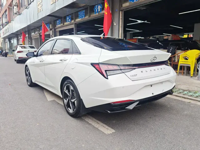 Hyundai Elantra — Фото автомобиля 5