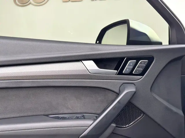 Audi Q5L Sportback — Фото автомобиля 3
