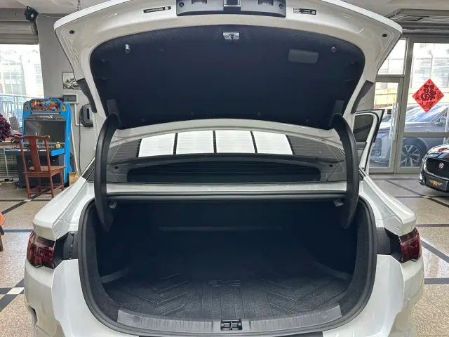 BYD Qin L — Фото автомобиля 14
