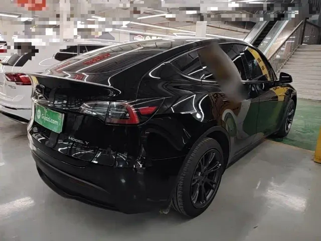 Tesla Model Y — Фото автомобиля 6