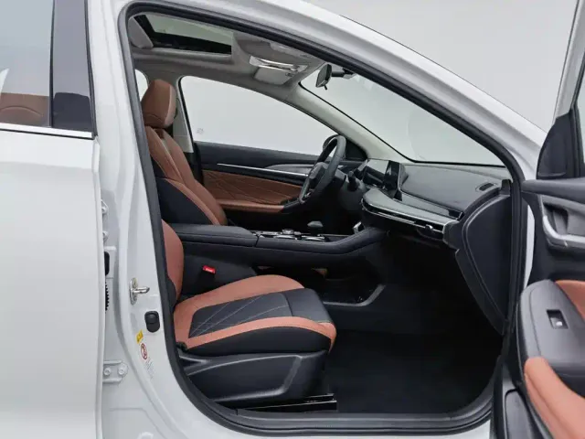 Changan Eado — Фото автомобиля 23