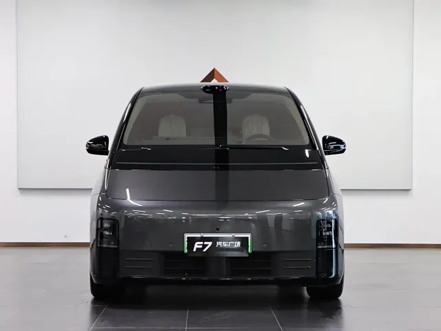 Li Auto MEGA — Фото автомобиля 2
