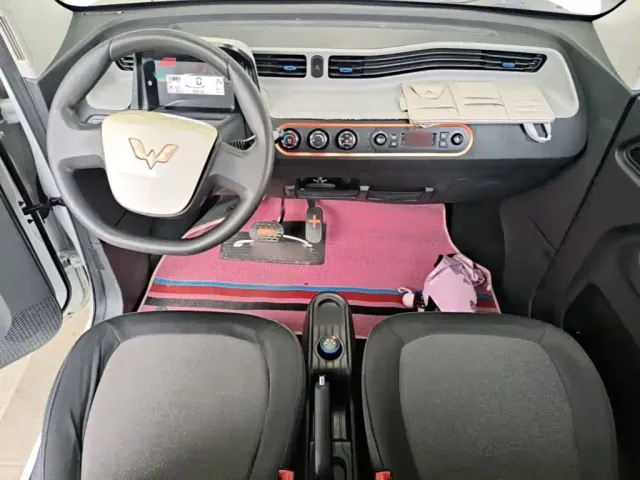 Wuling Hongguang Mini EV — Фото автомобиля 9