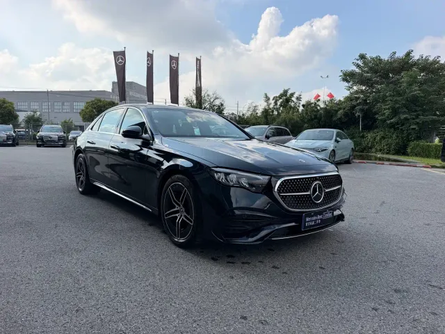 Mercedes-Benz E-Class — Фото автомобиля 3