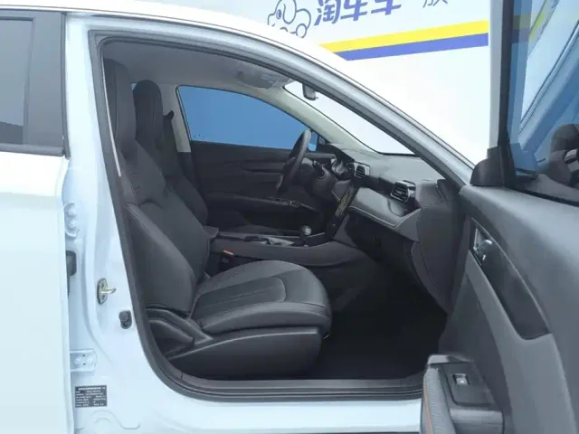 Dongfeng Yixuan — Фото автомобиля 8