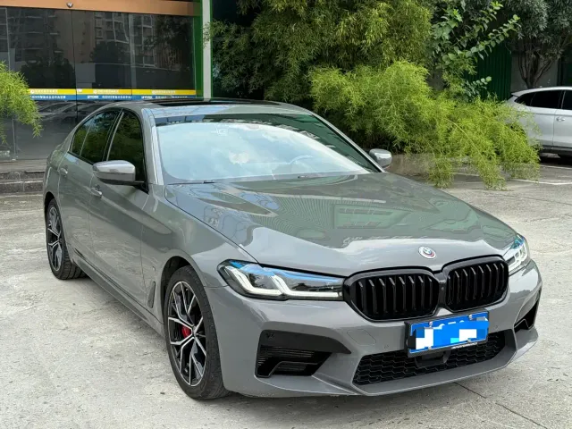 BMW 5 Series — Фото автомобиля 3