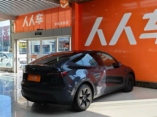 Tesla Model Y — Фото автомобиля 4