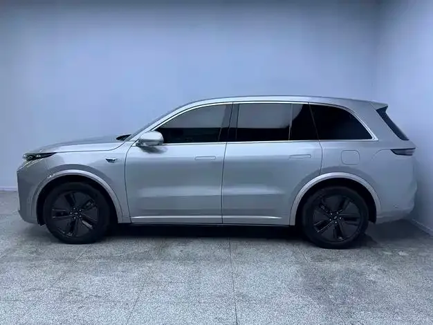 Li Auto L8 — Фото автомобиля 4