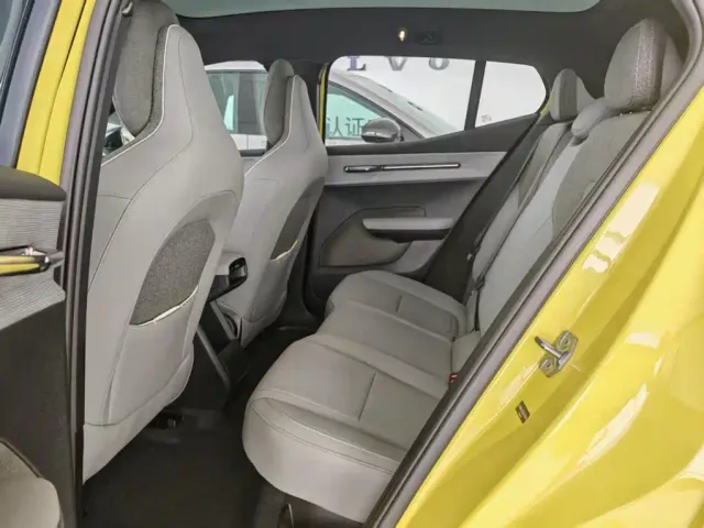 Volvo EX30 — Фото автомобиля 11