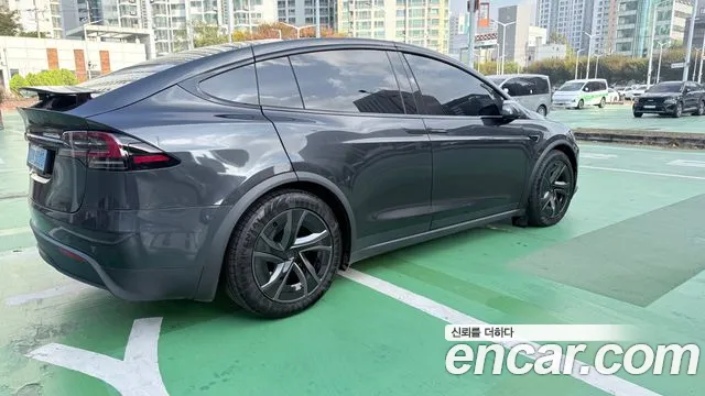 Tesla Model X — Фото автомобиля 5