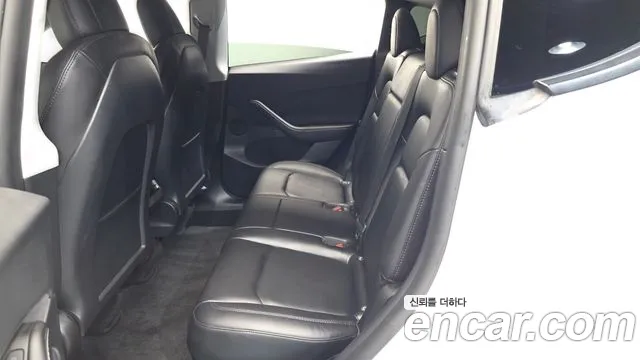 Tesla Model Y — Фото автомобиля 17