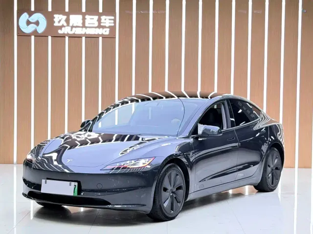 Фотография автомобиля — Tesla Model 3
