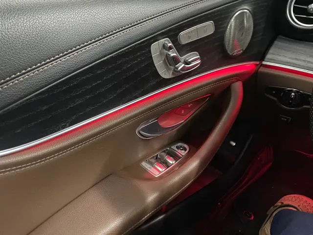 Mercedes-Benz E-Class — Фото автомобиля 12