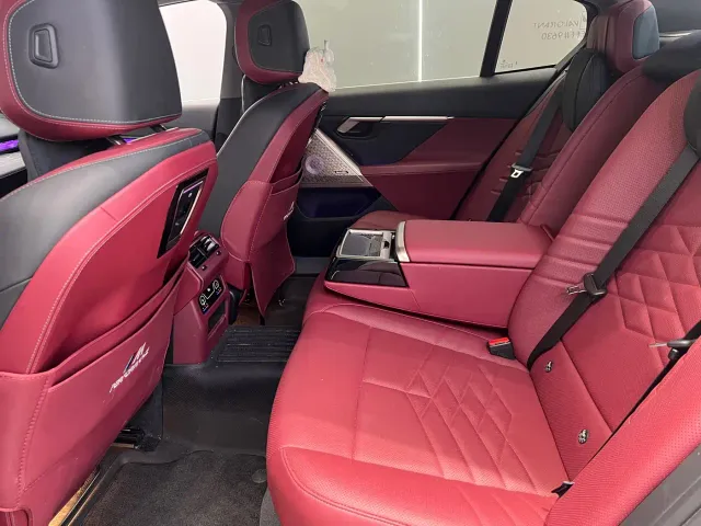 BMW 5 Series — Фото автомобиля 7