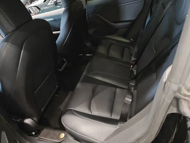 Tesla Model 3 — Фото автомобиля 16