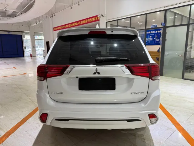 Mitsubishi Outlander — Фото автомобиля 5