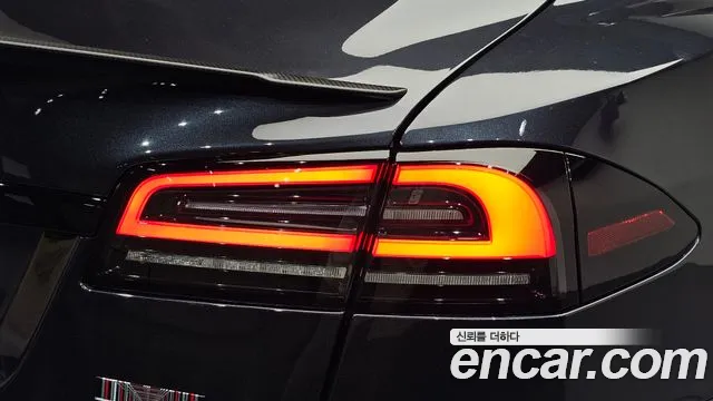 Tesla Model S — Фото автомобиля 23