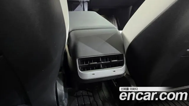Tesla Model 3 — Фото автомобиля 28