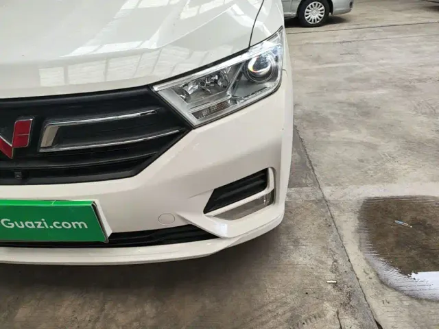 Wuling Hongguang — Фото автомобиля 23