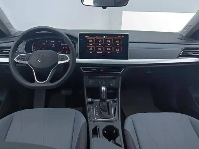 Volkswagen Lavida — Фото автомобиля 12