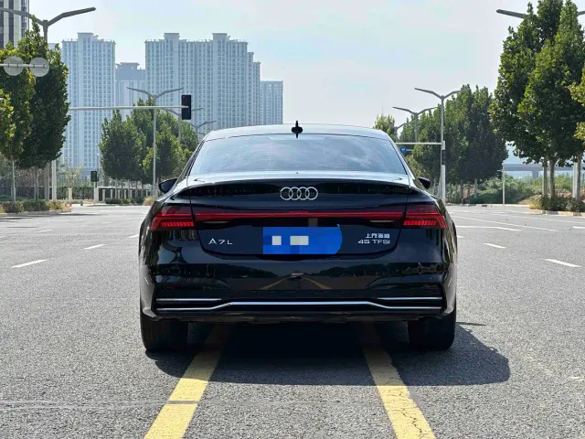 Audi A7L — Фото автомобиля 9