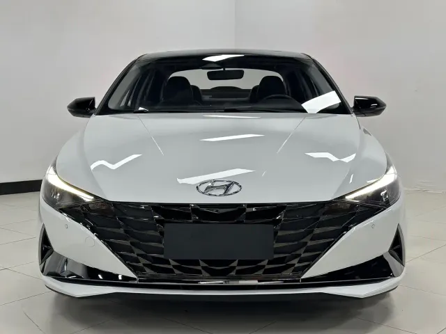 Hyundai Elantra — Фото автомобиля 2