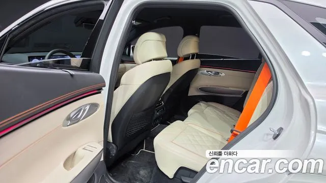 Genesis GV70 2.5T Бензин 2WD — Фото автомобиля 11