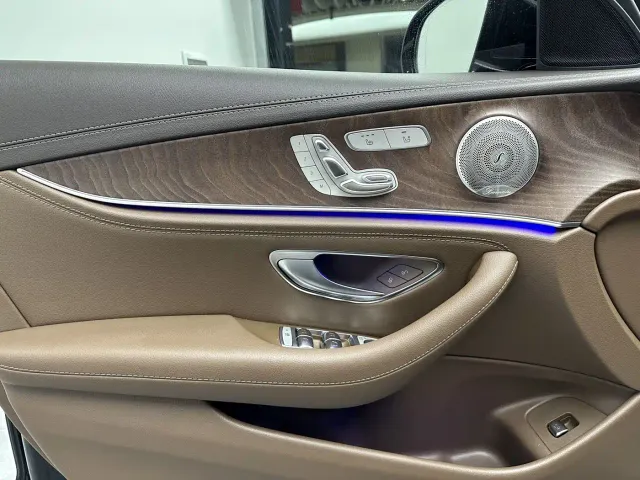 Mercedes-Benz E-Class — Фото автомобиля 21