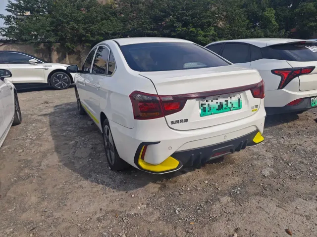 Dongfeng Fengshen E70 — Фото автомобиля 6