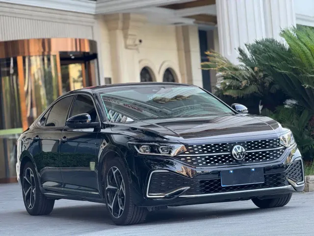Volkswagen Passat — Фото автомобиля 3